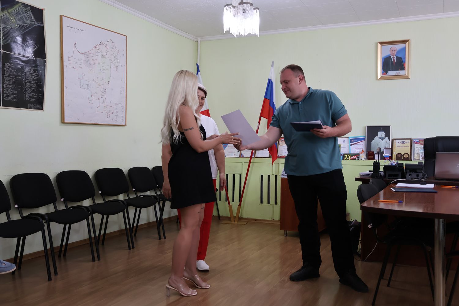 Двое жителей Раздольненского района, из числа детей-сирот и детей, оставшихся без попечения родителей получили сертификаты на приобретение жилья Двое жителей Раздольненского района, из числа детей-сирот и детей, оставшихся без попечения родителей получили сертификаты на приобретение жилья