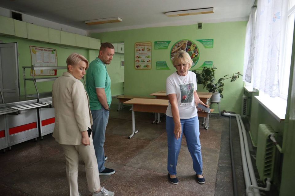 В Гимназии №?1 имени К.И. Щёлкина продолжаются работы по восстановлению кровли В Гимназии №?1 имени К.И. Щёлкина продолжаются работы по восстановлению кровли