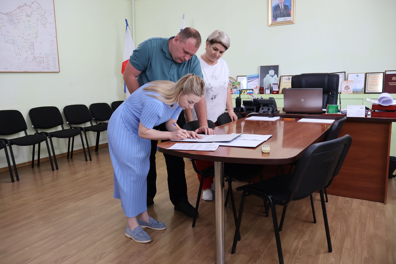 Двое жителей Раздольненского района, из числа детей-сирот и детей, оставшихся без попечения родителей получили сертификаты на приобретение жилья Двое жителей Раздольненского района, из числа детей-сирот и детей, оставшихся без попечения родителей получили сертификаты на приобретение жилья
