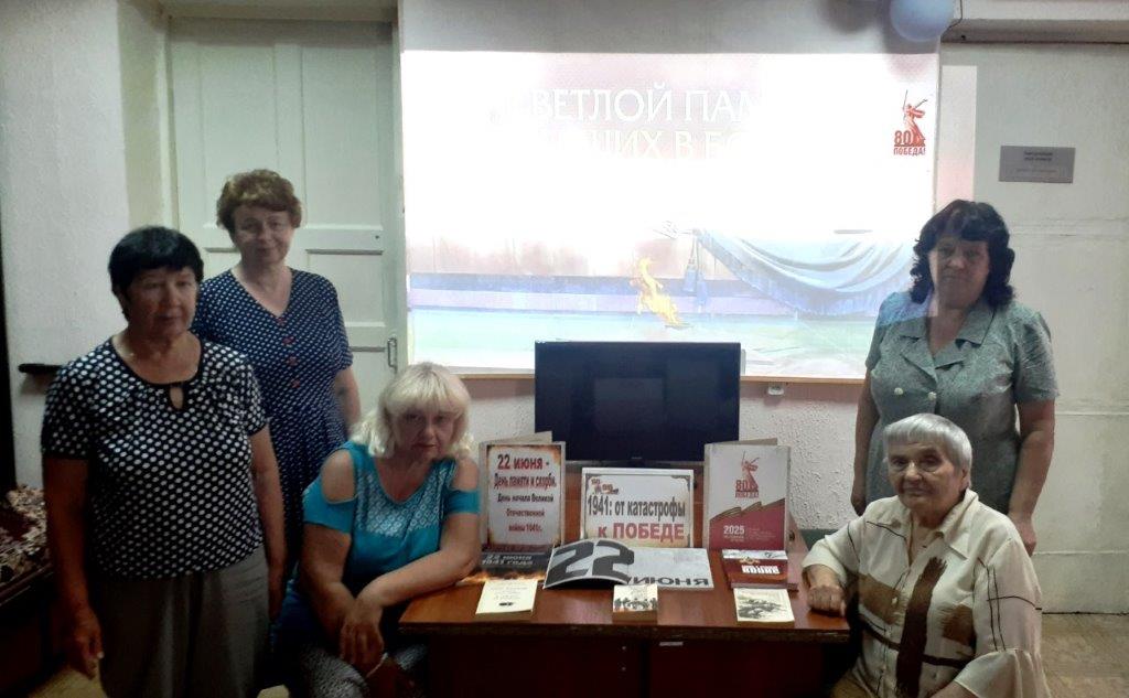 Подведомственные Минтруду РК учреждения социального обслуживания провели мероприятия, посвященные Дню памяти и скорби - дню начала Великой Отечественной войны Подведомственные Минтруду РК учреждения социального обслуживания провели мероприятия, посвященные Дню памяти и скорби - дню начала Великой Отечественной войны