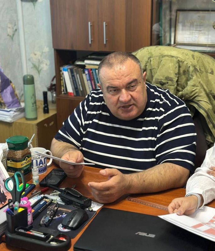 Ольга Торубарова: Вместе со своими заместителями Сергеем Гниздыло и Анной Бакаловой провели рабочую встречу с руководителем Комплексной детско-юношеской спортивной школы города Алушты (МБУ ДО «КДЮСШ города Алушты) Туриевым... Ольга Торубарова: Вместе со своими заместителями Сергеем Гниздыло и Анной Бакаловой провели рабочую встречу с руководителем Комплексной детско-юношеской спортивной школы города Алушты (МБУ ДО «КДЮСШ города Алушты) Туриевым...