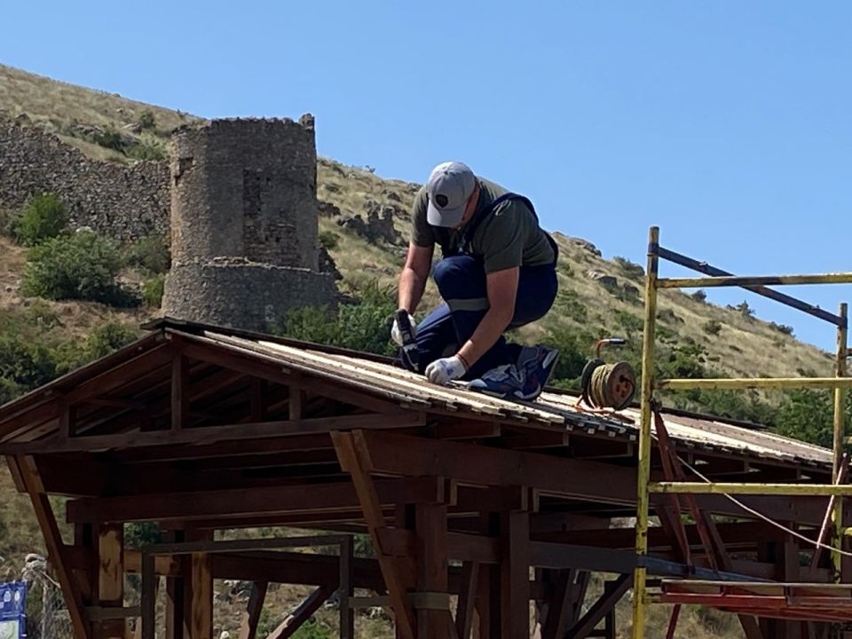 Михаил Развожаев: Приводим в порядок туристическую навигацию на Большой Севастопольской тропе Михаил Развожаев: Приводим в порядок туристическую навигацию на Большой Севастопольской тропе