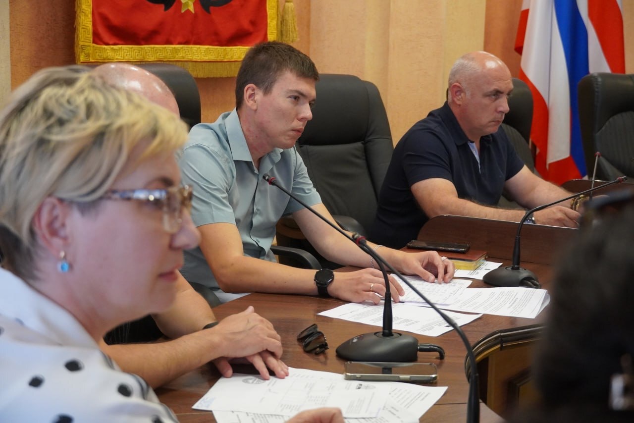 Заместитель главы администрации Олег Шевченко провел заседание территориальной трехсторонней комиссии по регулированию социально-трудовых отношений Заместитель главы администрации Олег Шевченко провел заседание территориальной трехсторонней комиссии по регулированию социально-трудовых отношений