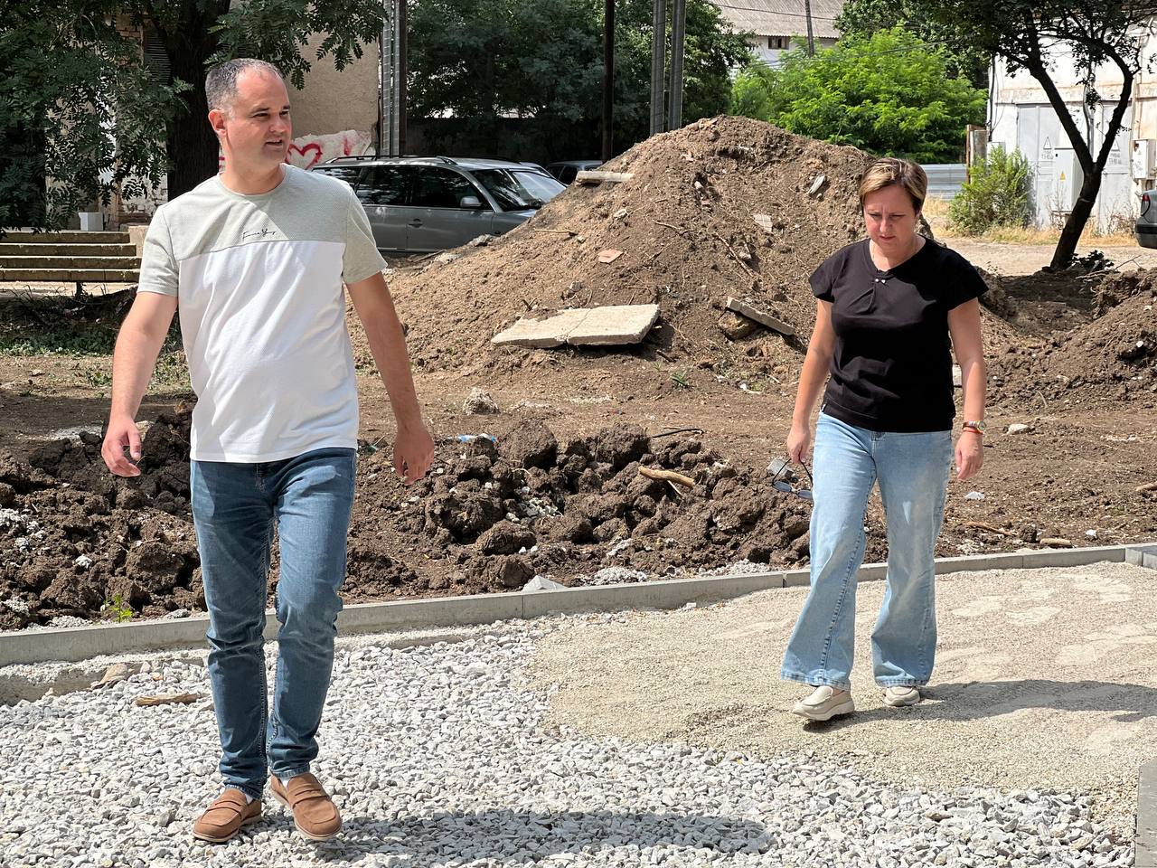 В Джанкое продолжается благоустройство городского парка В Джанкое продолжается благоустройство городского парка