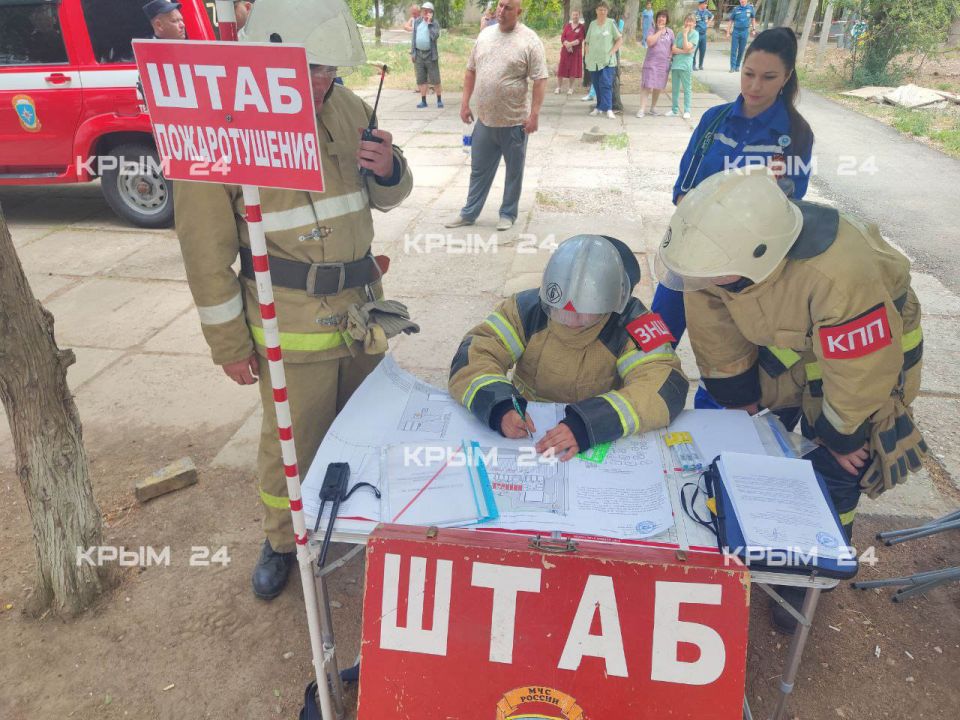 Скопление пожарных у центральной районной больницы Джанкоя оказалось учениями Скопление пожарных у центральной районной больницы Джанкоя оказалось учениями