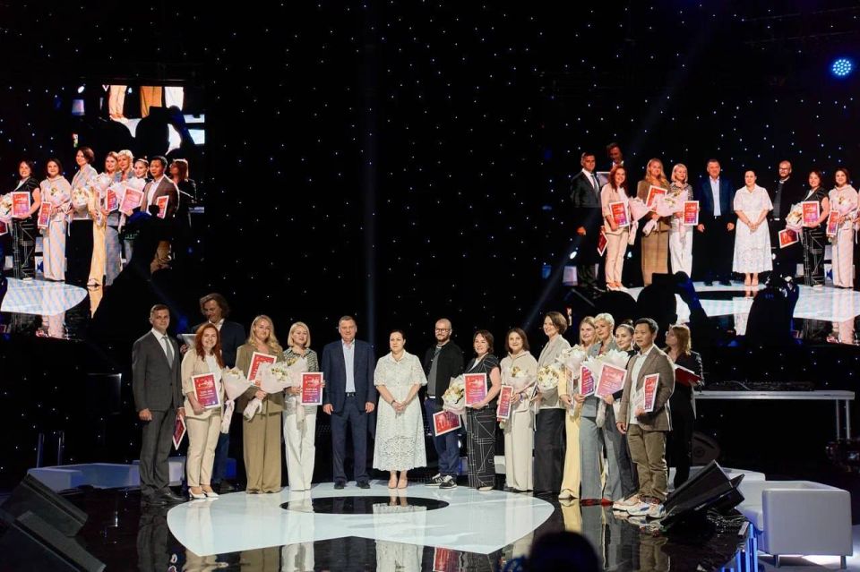 Михаил Развожаев: На этих фотографиях — севастопольский предприниматель Габриэлла Гончарова и её студия плавания HO. Она развивает своё дело при поддержке правительства города, а недавно её компания вошла в топ-100 лучших... Михаил Развожаев: На этих фотографиях — севастопольский предприниматель Габриэлла Гончарова и её студия плавания HO. Она развивает своё дело при поддержке правительства города, а недавно её компания вошла в топ-100 лучших...