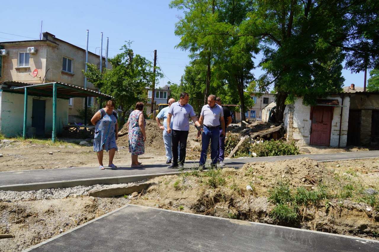 В благоустраиваемых дворах состоялась встреча главы администрации Олега Каторгина с жителями В благоустраиваемых дворах состоялась встреча главы администрации Олега Каторгина с жителями