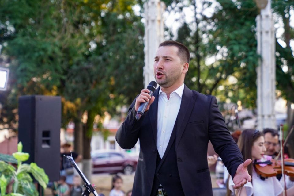 Александр Юрьев: В сквере Ашика Умера состоялся концерт классической музыки под открытым небом