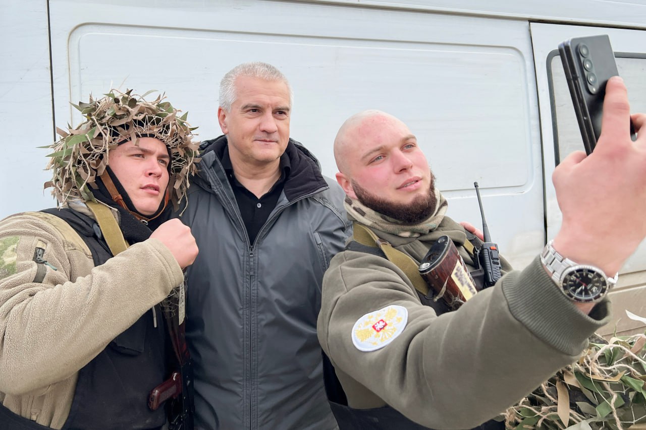 Юных крымчан поздравили власти республики с Днём молодёжи Юных крымчан поздравили власти республики с Днём молодёжи