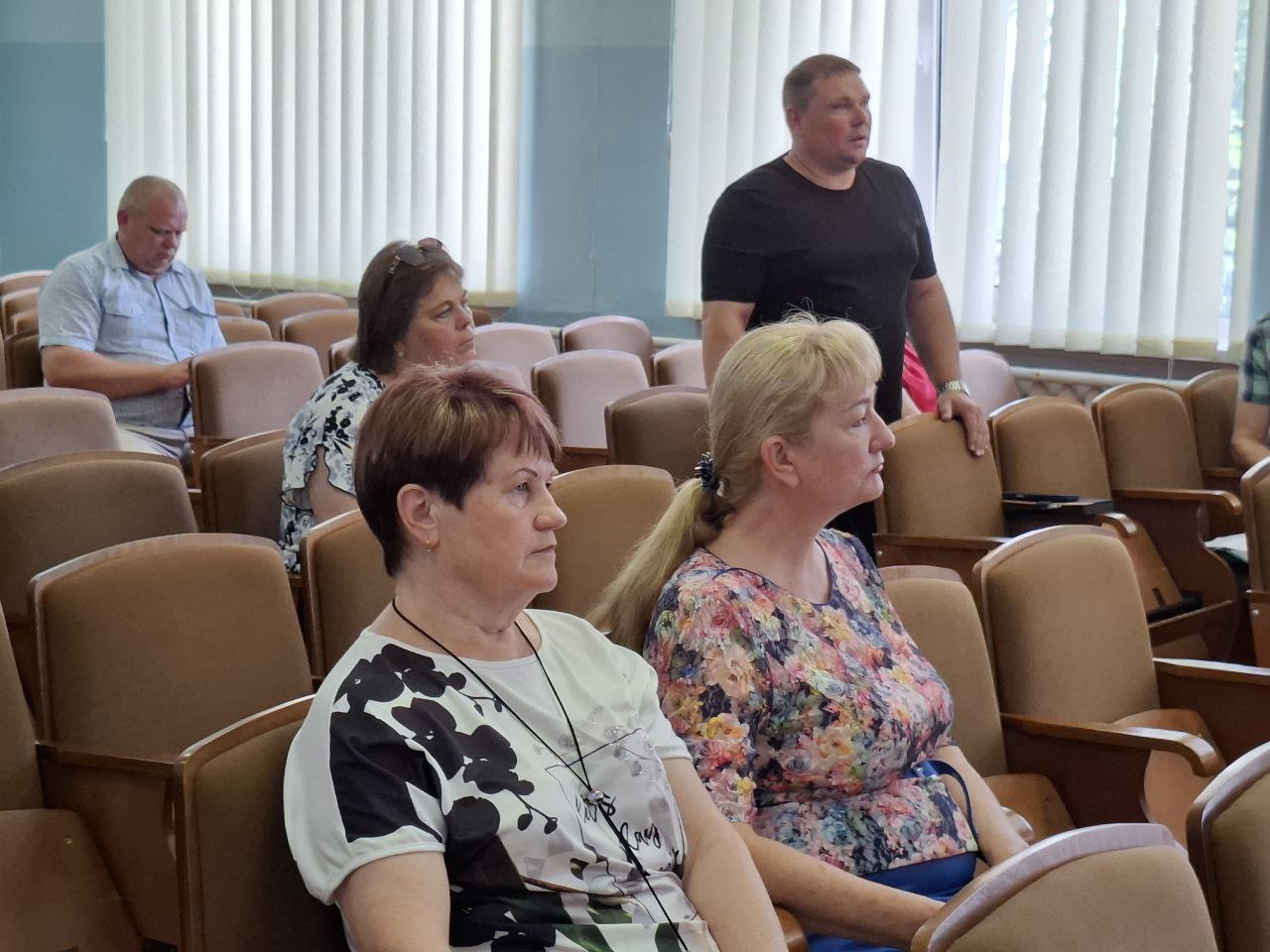 Александр Харламов провел аппаратное совещание по социально значимым вопросам района Александр Харламов провел аппаратное совещание по социально значимым вопросам района