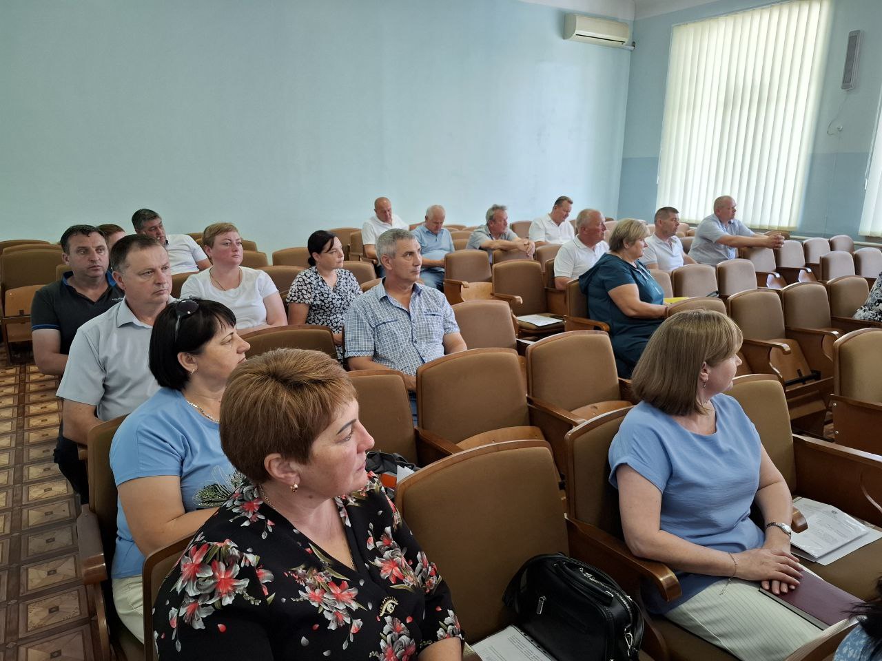 Александр Харламов провел аппаратное совещание по социально значимым вопросам района Александр Харламов провел аппаратное совещание по социально значимым вопросам района