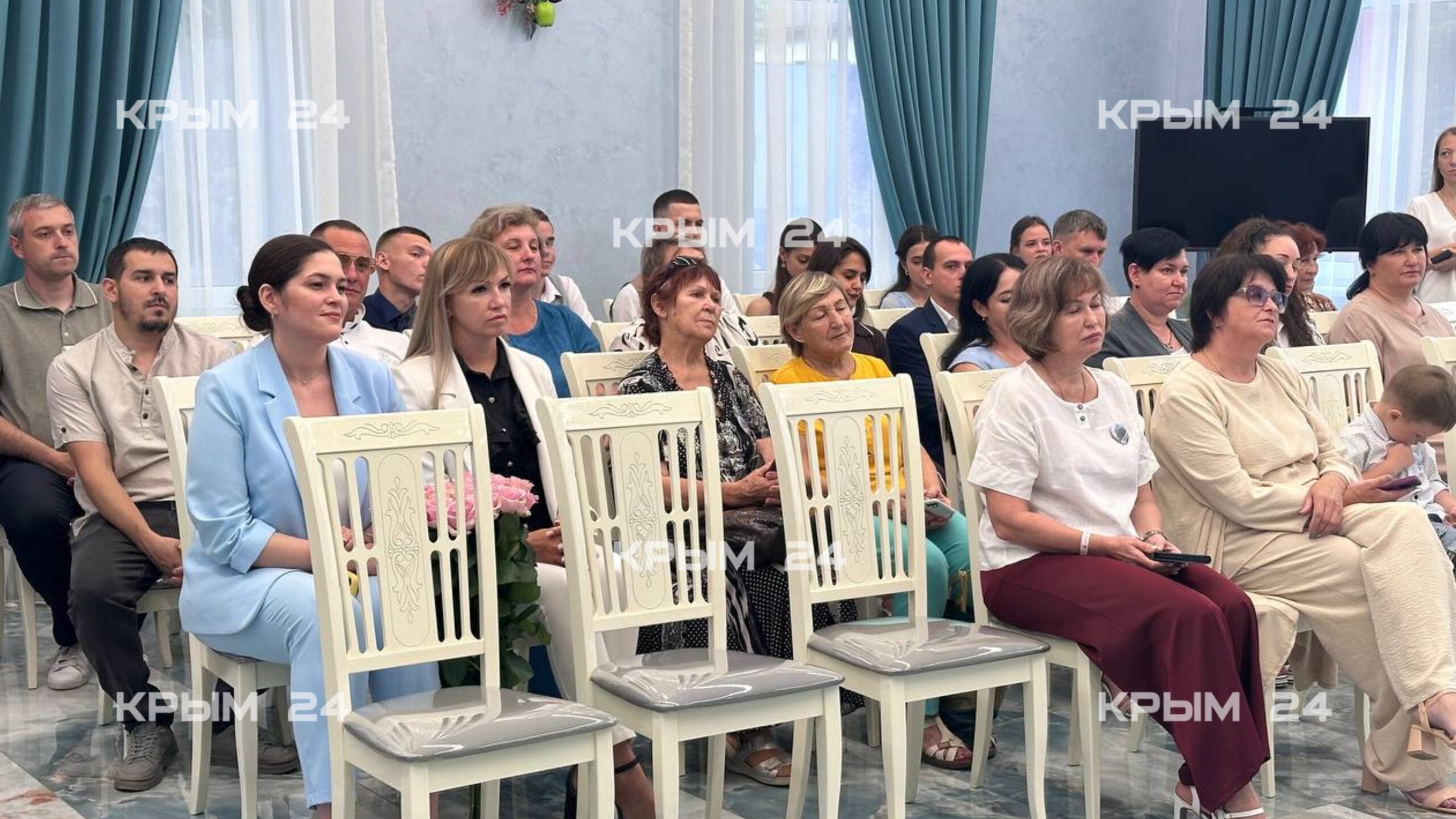 В Нижнегорском районе открыли новое отделение ЗАГС В Нижнегорском районе открыли новое отделение ЗАГС