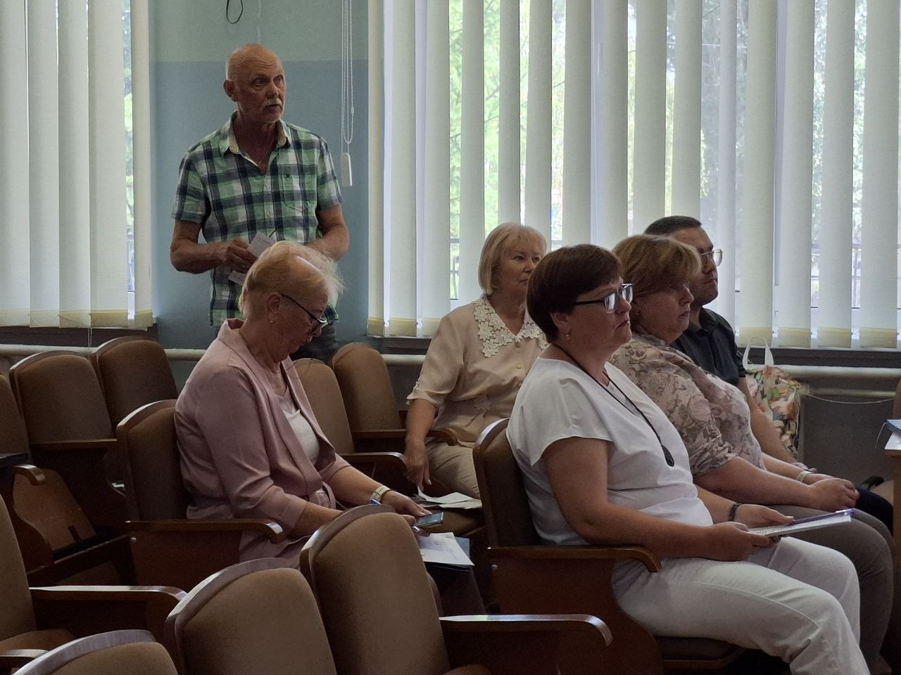 Александр Харламов провел аппаратное совещание по социально значимым вопросам района Александр Харламов провел аппаратное совещание по социально значимым вопросам района