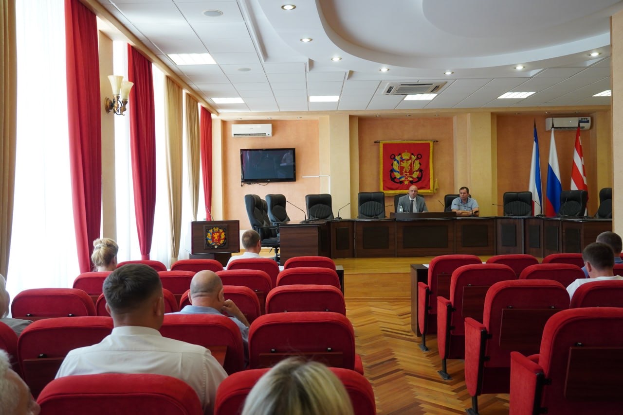 Под руководством председателя керченского городского совета Дениса Колесника фракция «Единой России» провела рабочее заседание Под руководством председателя керченского городского совета Дениса Колесника фракция «Единой России» провела рабочее заседание