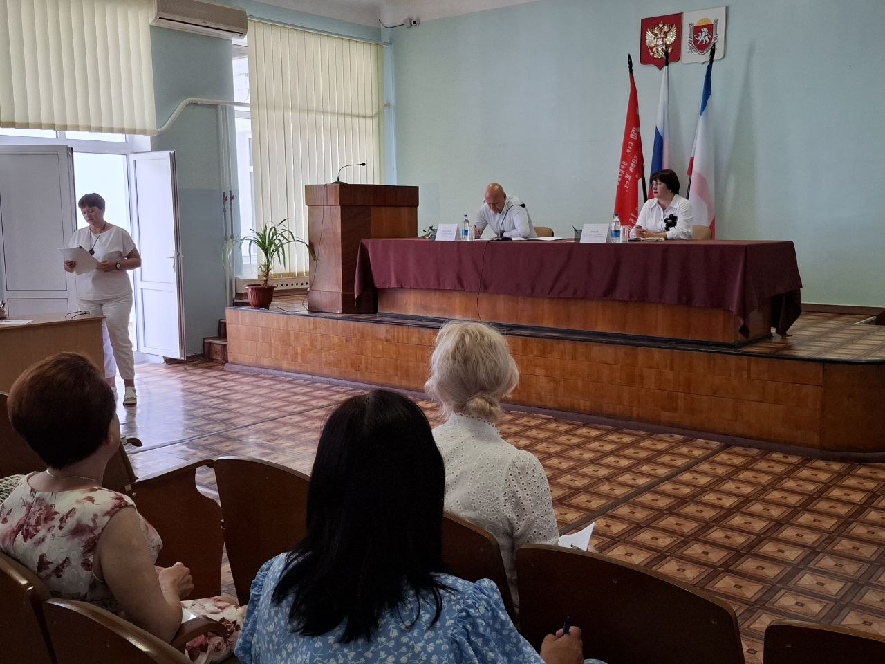 Александр Харламов провел аппаратное совещание по социально значимым вопросам района Александр Харламов провел аппаратное совещание по социально значимым вопросам района