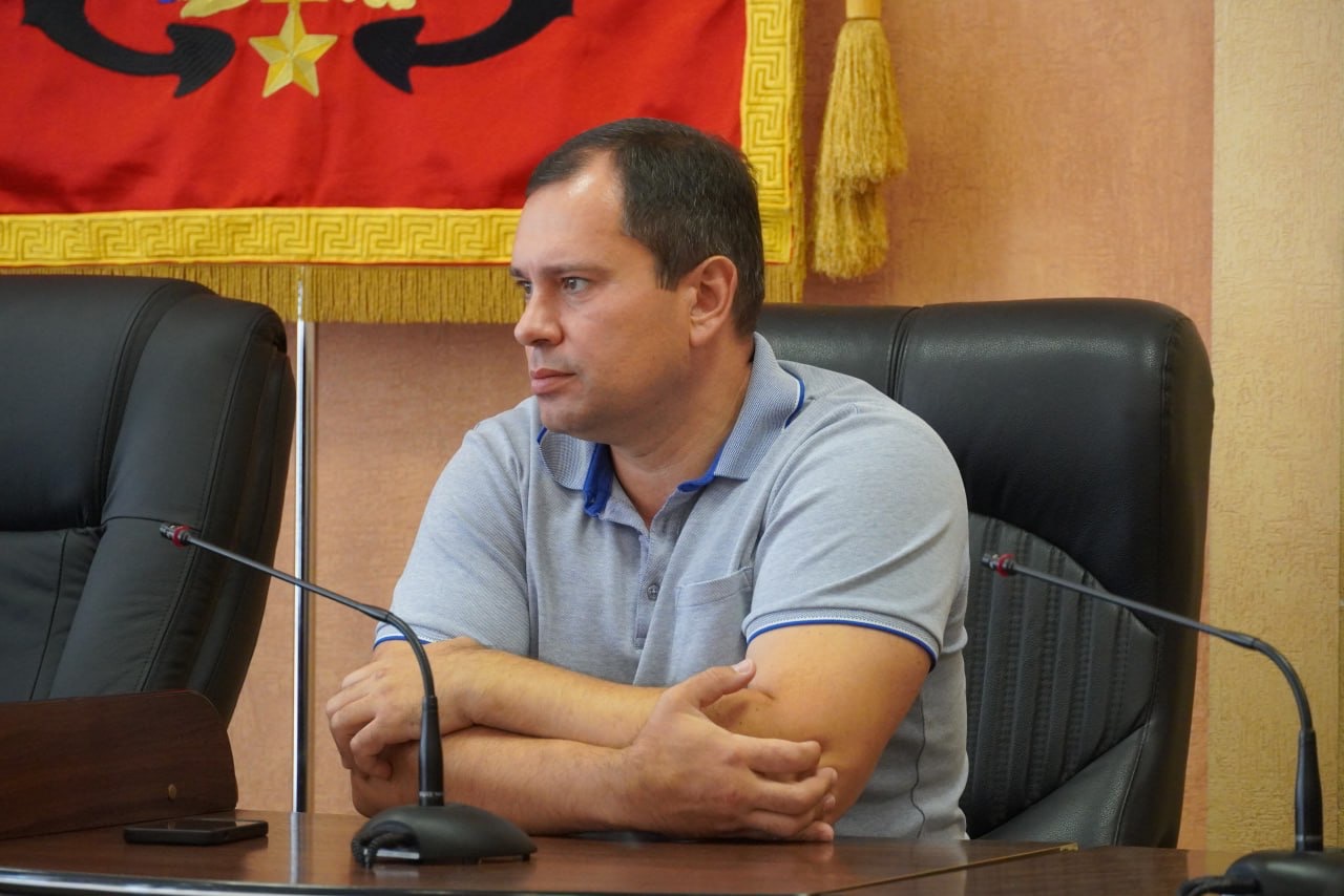 Под руководством председателя керченского городского совета Дениса Колесника фракция «Единой России» провела рабочее заседание Под руководством председателя керченского городского совета Дениса Колесника фракция «Единой России» провела рабочее заседание
