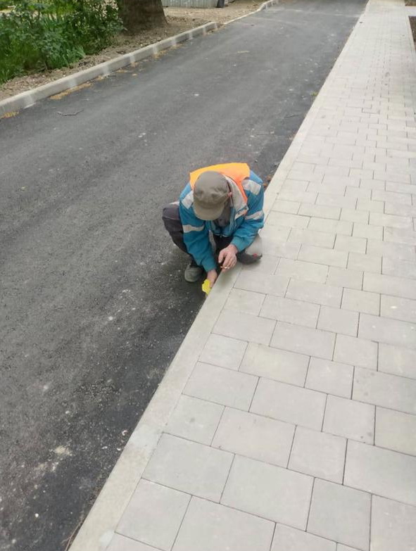 Продолжаются работы по благоустройству придомовой территории по улице Платановая, 6. Продолжаются работы по благоустройству придомовой территории по улице Платановая, 6.