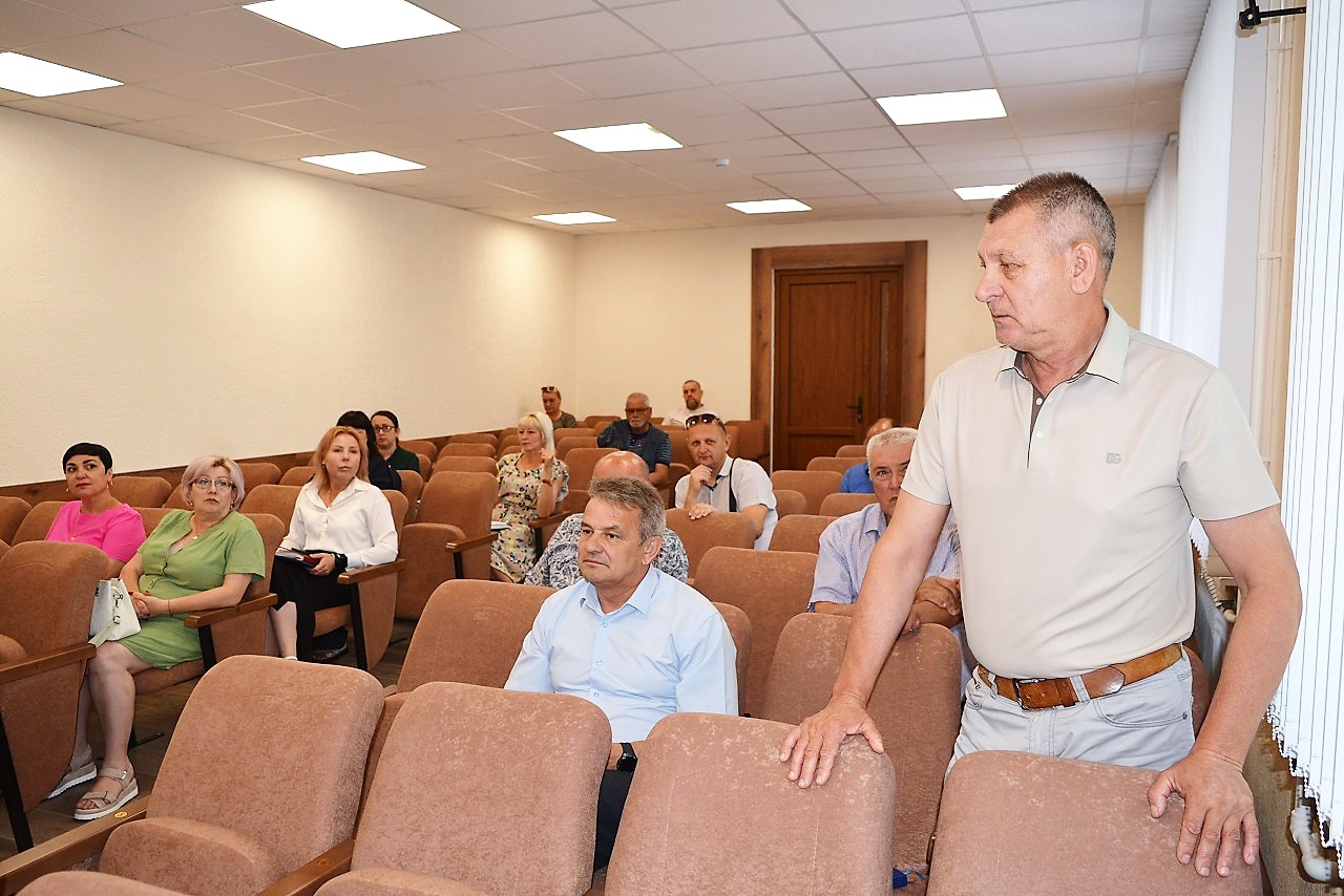 Александр Соколовский при участии Зои Карлюги провёл аппаратное совещание Александр Соколовский при участии Зои Карлюги провёл аппаратное совещание