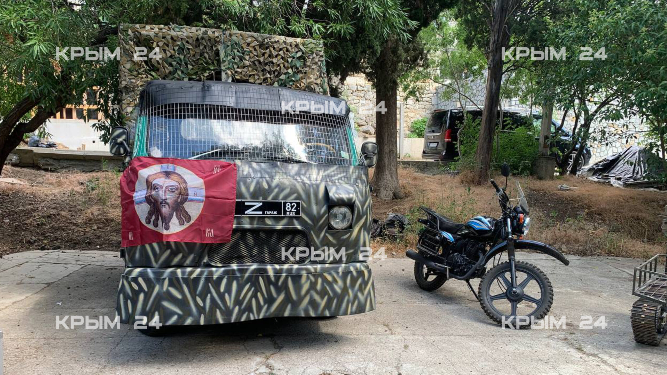 Волонтёры из Ялты отправят на фронт авто, мотоцикл и дрон-тележку Волонтёры из Ялты отправят на фронт авто, мотоцикл и дрон-тележку