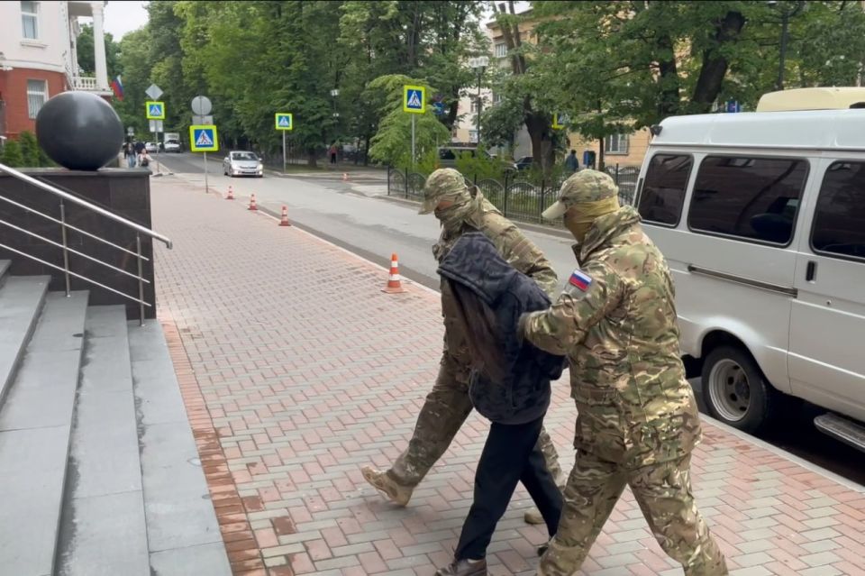 Сожителей из Керчи будут судить за подготовку терактов Сожителей из Керчи будут судить за подготовку терактов