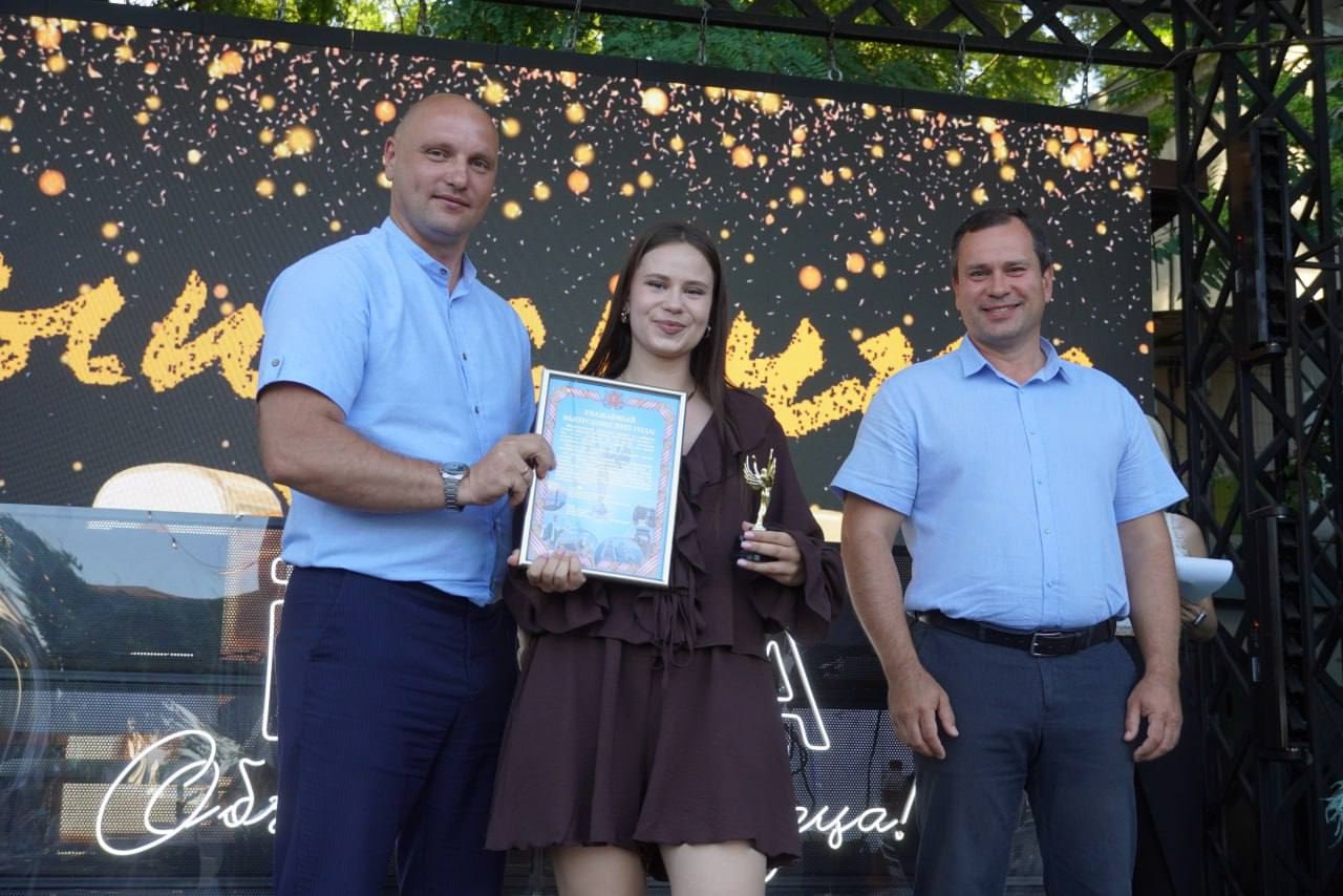 99 выпускников школ Керчи стали обладателями серебряных и золотых медалей 99 выпускников школ Керчи стали обладателями серебряных и золотых медалей