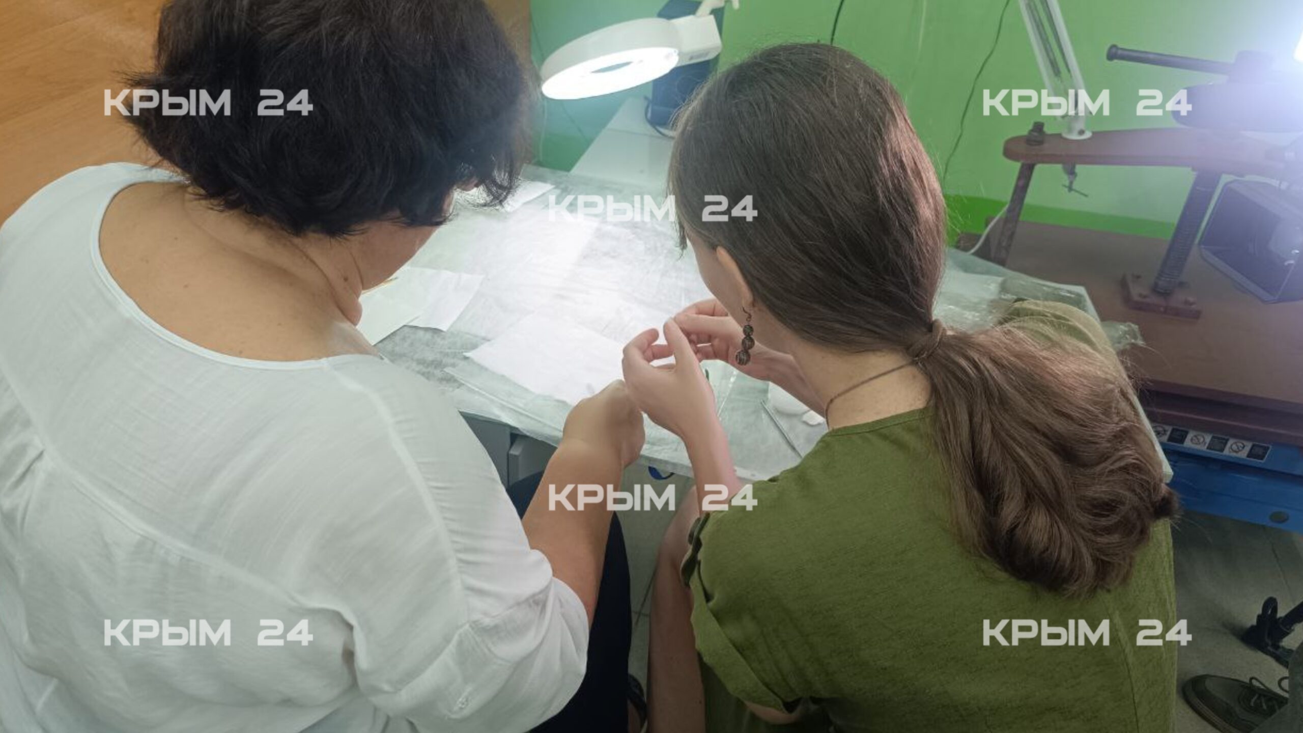 В Эрмитажной школе Керчи отреставрируют уникальные графические работы В Эрмитажной школе Керчи отреставрируют уникальные графические работы