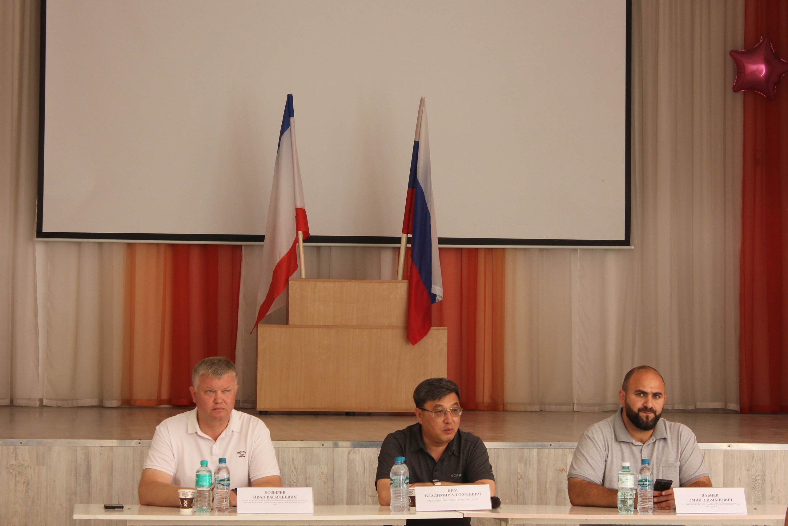 Руководство города продолжает встречи с жителями Феодосийского округа Руководство города продолжает встречи с жителями Феодосийского округа