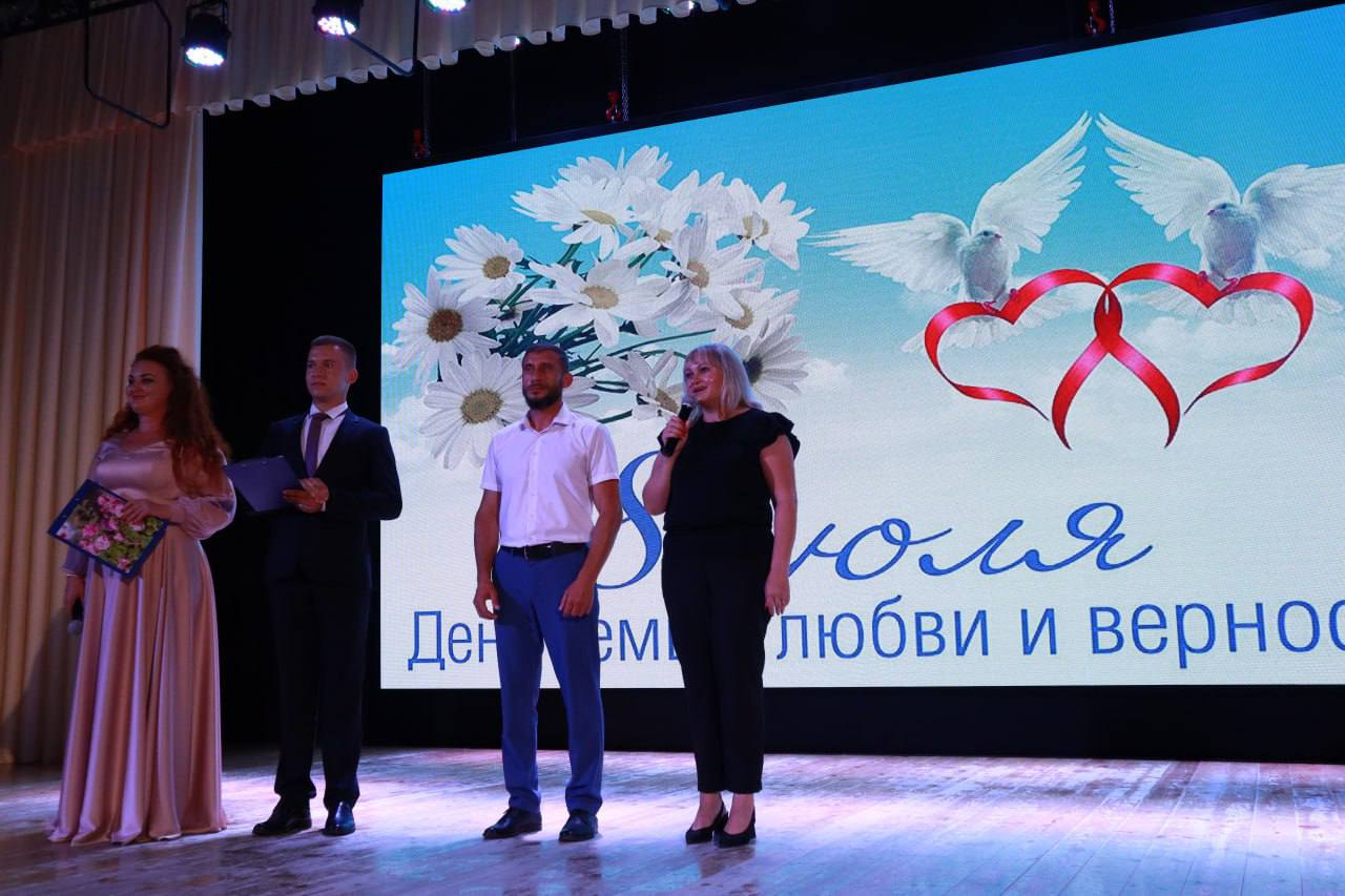 Праздничный концерт состоялся в городе Белогорск, посвященный Дню семьи, любви и верности! Праздничный концерт состоялся в городе Белогорск, посвященный Дню семьи, любви и верности!