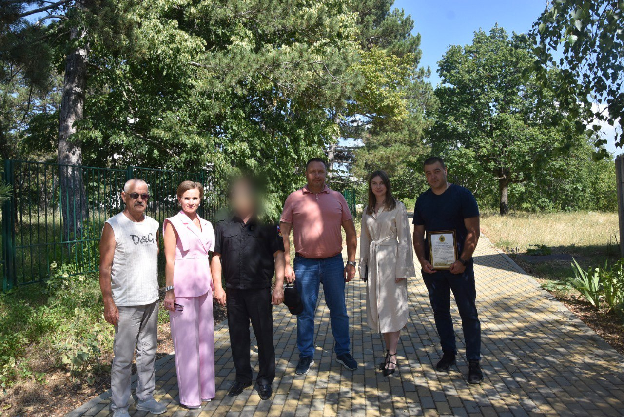 Ольга Кулинченко, председатель Бахчисарайского городского совета посетила волонтерский центр плетения маскировочных сетей в поселке Научный Ольга Кулинченко, председатель Бахчисарайского городского совета посетила волонтерский центр плетения маскировочных сетей в поселке Научный