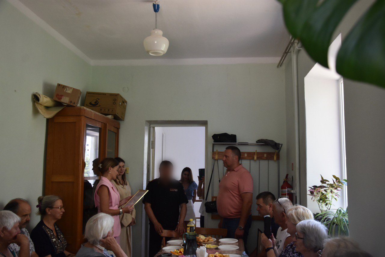 Ольга Кулинченко, председатель Бахчисарайского городского совета посетила волонтерский центр плетения маскировочных сетей в поселке Научный Ольга Кулинченко, председатель Бахчисарайского городского совета посетила волонтерский центр плетения маскировочных сетей в поселке Научный