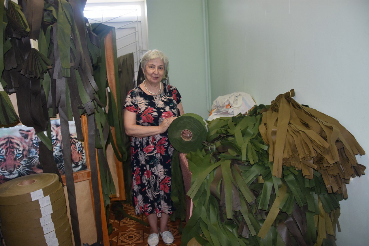 Ольга Кулинченко, председатель Бахчисарайского городского совета посетила волонтерский центр плетения маскировочных сетей в поселке Научный Ольга Кулинченко, председатель Бахчисарайского городского совета посетила волонтерский центр плетения маскировочных сетей в поселке Научный