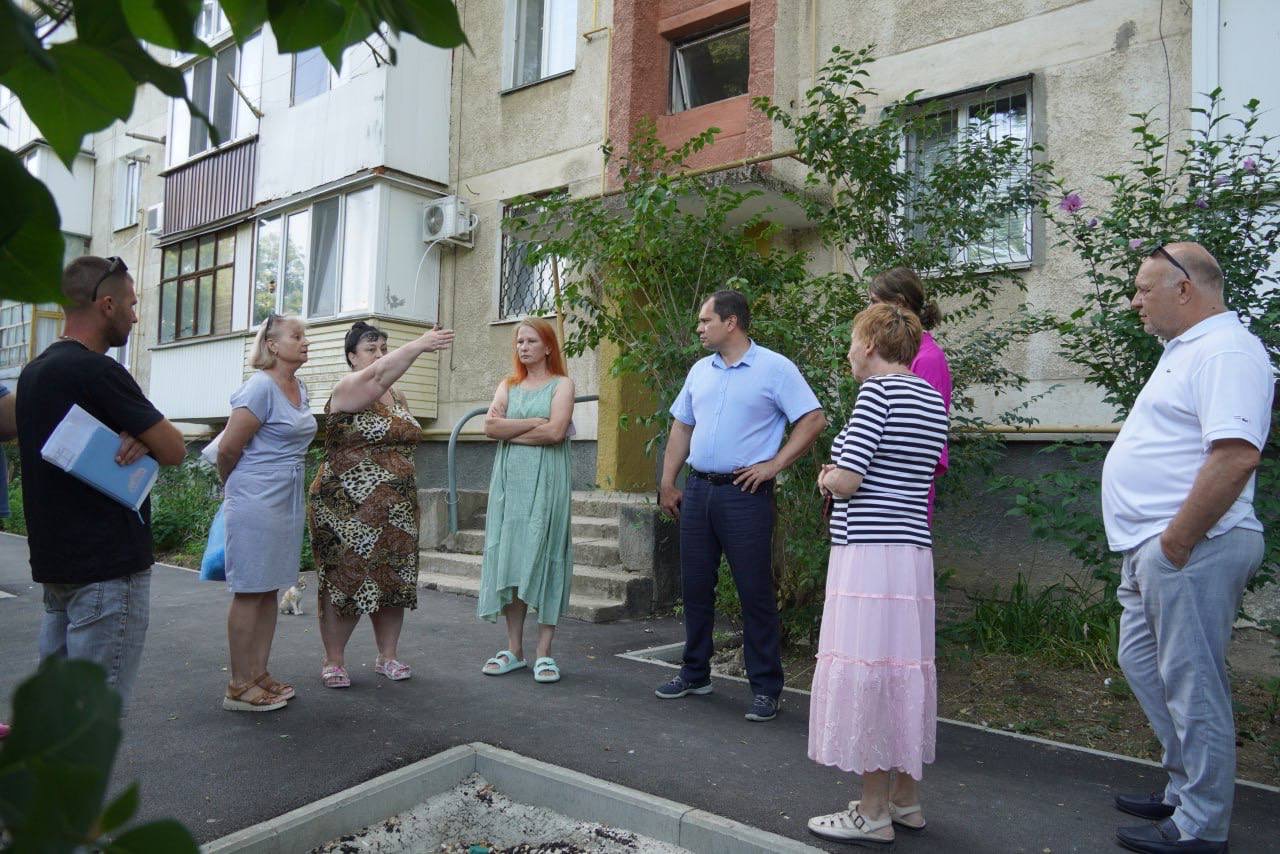 Практически завершено благоустройство двора по ул. Суворова, 19, 21 Практически завершено благоустройство двора по ул. Суворова, 19, 21