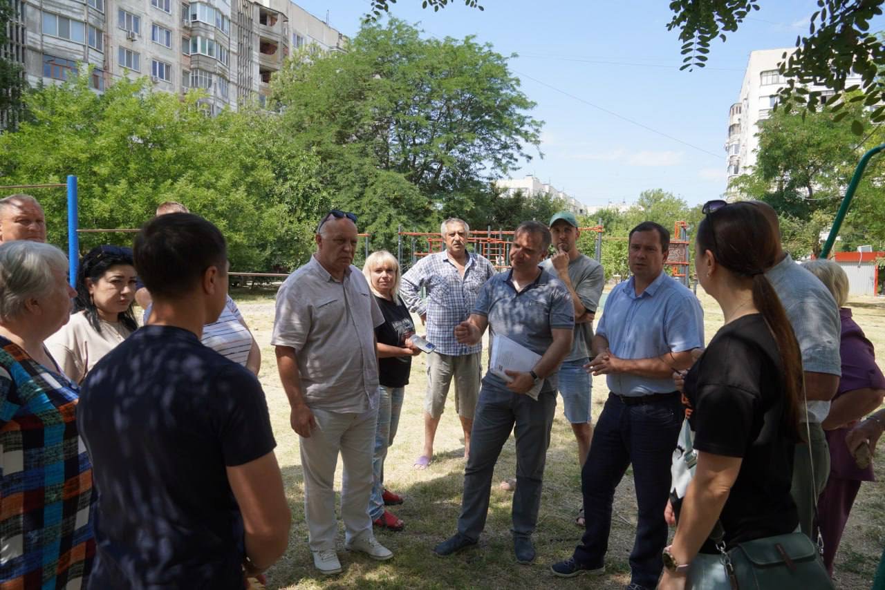 Еще 7 придомовых территорий Керчи будут благоустроены в этом году Еще 7 придомовых территорий Керчи будут благоустроены в этом году