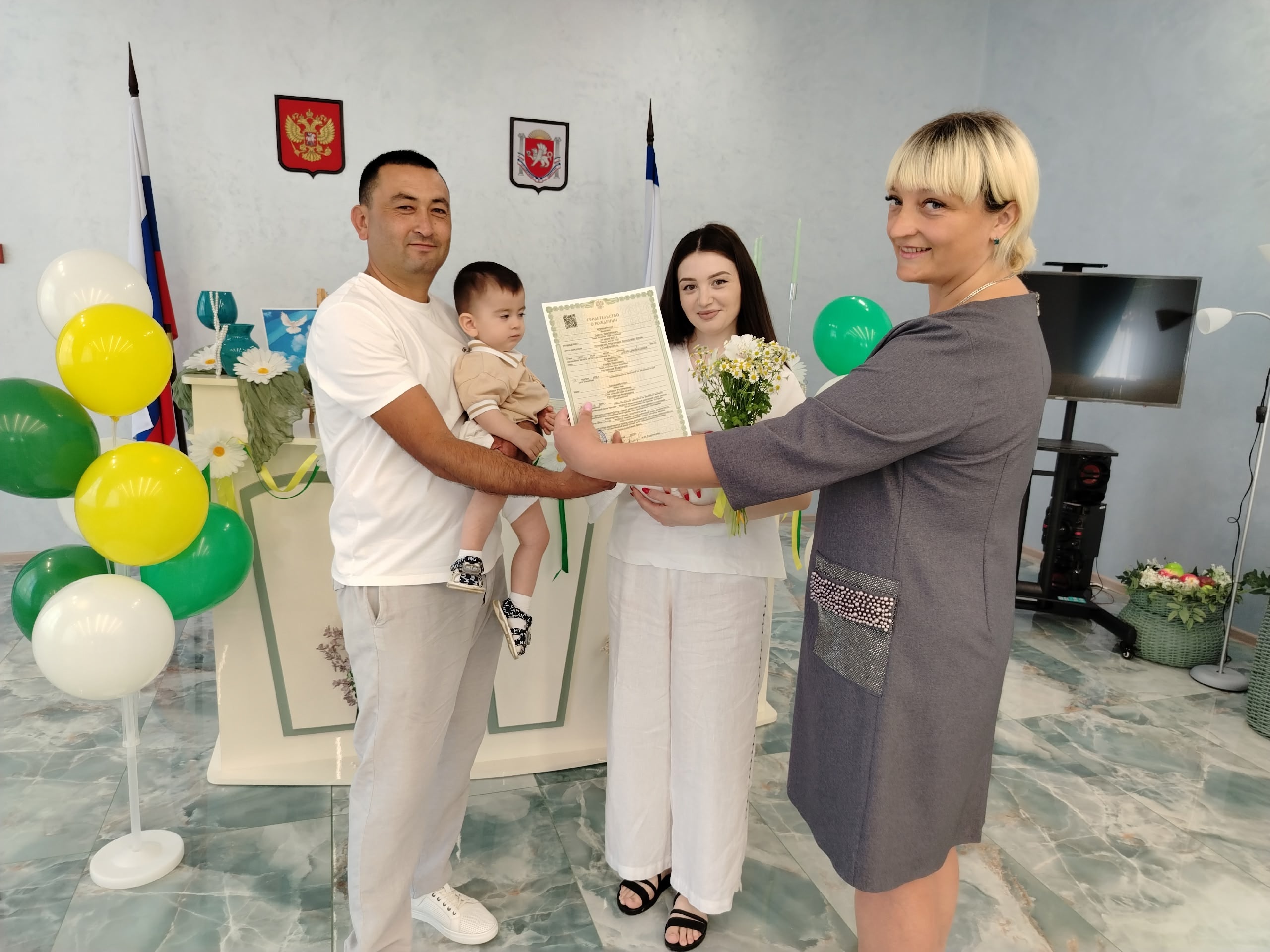Отделы ЗАГС Крыма уделяют всё больше внимания работе по популяризации семейных ценностей Отделы ЗАГС Крыма уделяют всё больше внимания работе по популяризации семейных ценностей