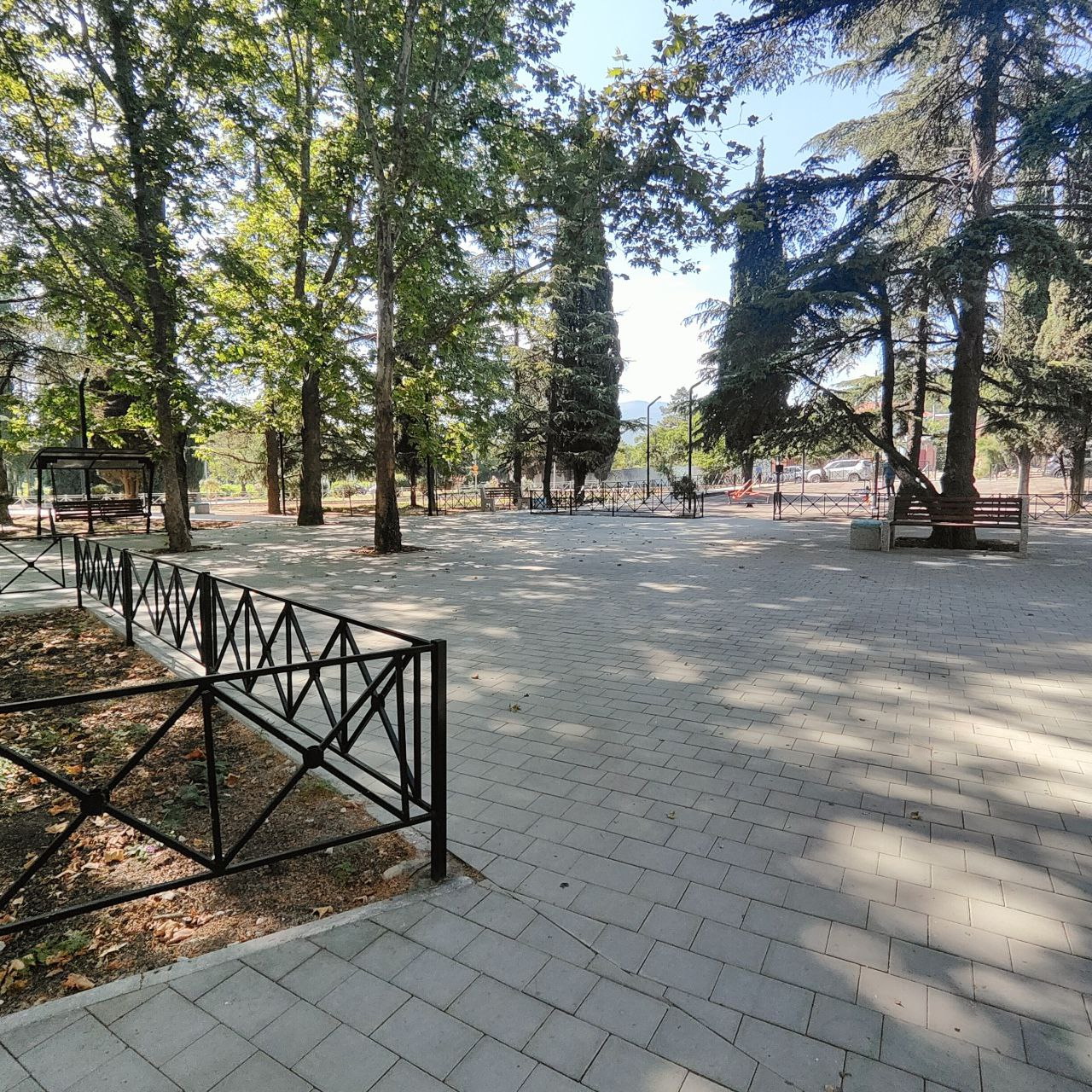 Благоустройство сквера по улице Ленина завершено Благоустройство сквера по улице Ленина завершено