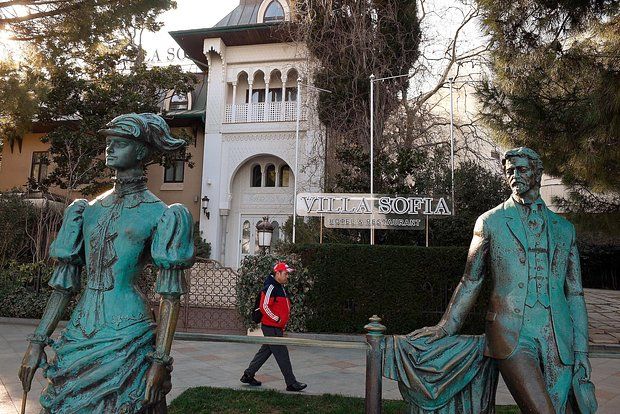 «КП»: София Ротару продаст элитный отель в Ялте по скидке