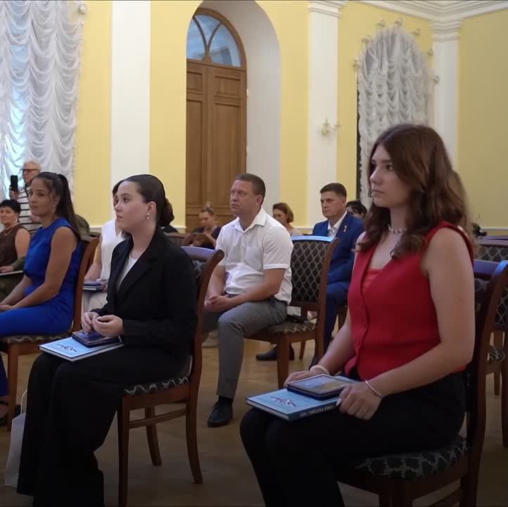 В Крыму наградили юных крымчан лауреатов Всероссийской общественно-государственной инициативы «Горячее сердце»