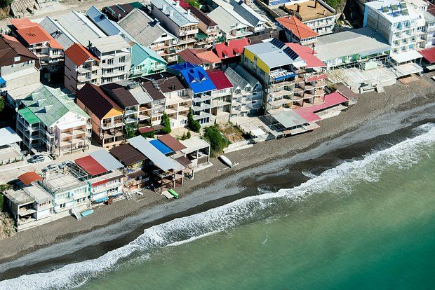 Жительница Крыма пожаловалась на скупленные по периметру участка земли