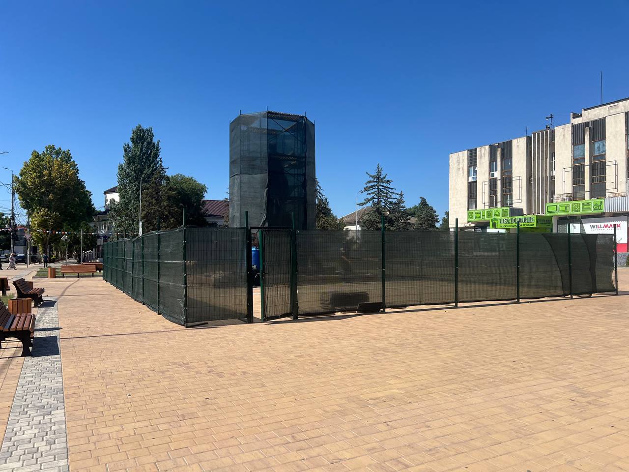 На центральной площади города проходит реставрация памятника им. Ленина На центральной площади города проходит реставрация памятника им. Ленина
