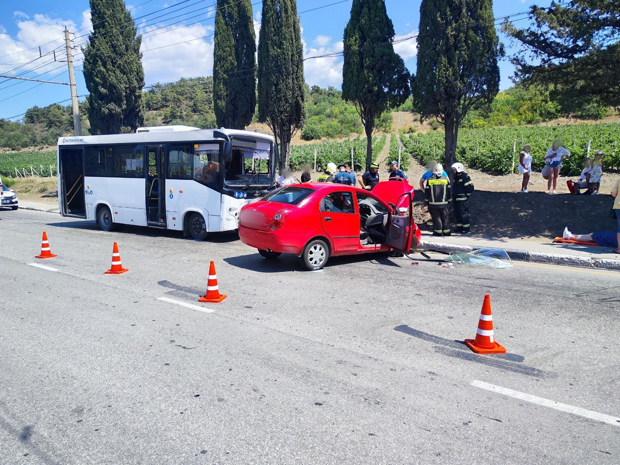 В Алуште легковушка столкнулась с рейсовым автобусом В Алуште легковушка столкнулась с рейсовым автобусом