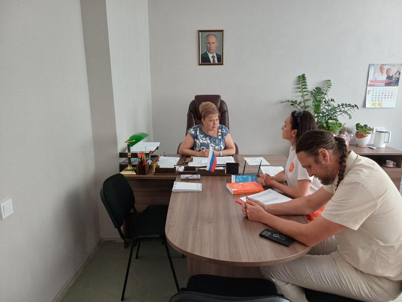 Рабочая встреча детского правозащитника Светланы Савченко с Дианой Машковой, основателем АНО «Азбука семьи», и Денисом Салтеевым, директором АНО «Азбука семьи» Рабочая встреча детского правозащитника Светланы Савченко с Дианой Машковой, основателем АНО «Азбука семьи», и Денисом Салтеевым, директором АНО «Азбука семьи»