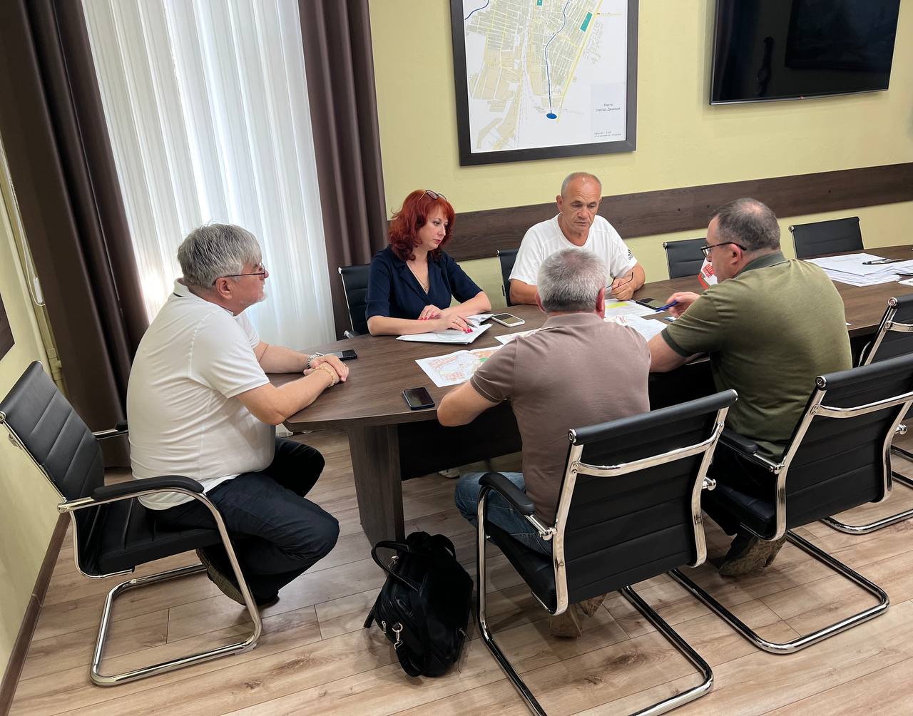 "Джанкой становится привлекательной инвестиционной площадкой, что не может не радовать", - Игорь Ивин. "Джанкой становится привлекательной инвестиционной площадкой, что не может не радовать", - Игорь Ивин.
