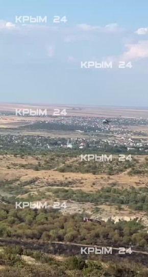 Кадры работы авиации, которая тушит пожар под Феодосией