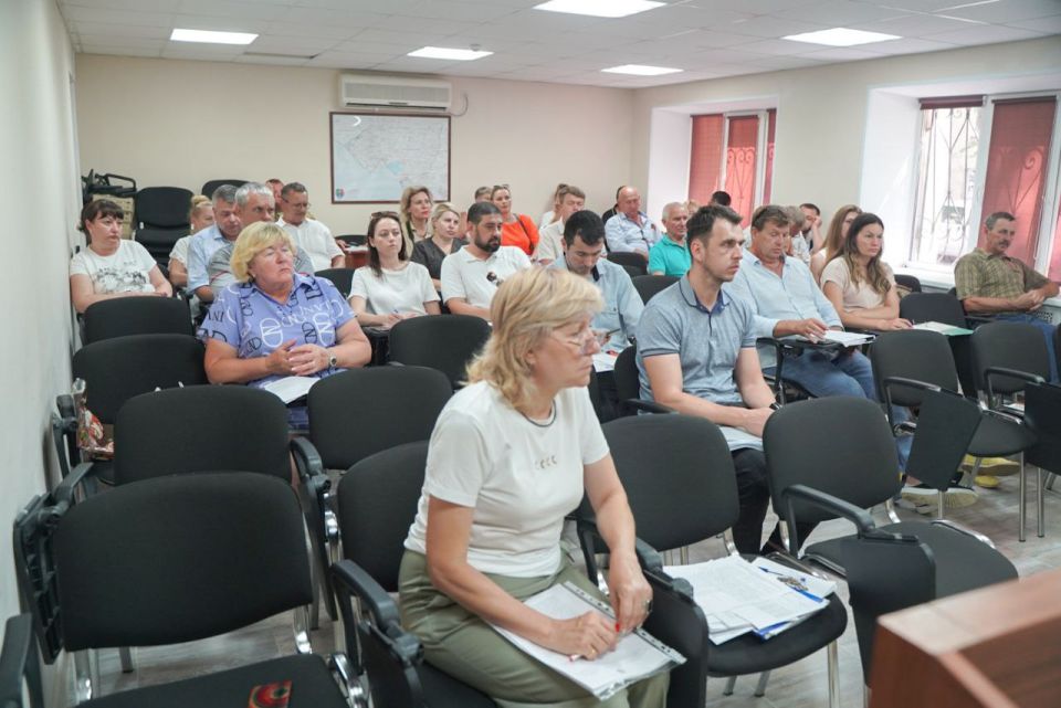 Анушаван Агаджанян: Совместно с заместителем Председателя Совета министров Республики Крым Светланой Масловой провел выездное рабочее совещание по вопросам развития торговой деятельности и ценообразования на территории... Анушаван Агаджанян: Совместно с заместителем Председателя Совета министров Республики Крым Светланой Масловой провел выездное рабочее совещание по вопросам развития торговой деятельности и ценообразования на территории...