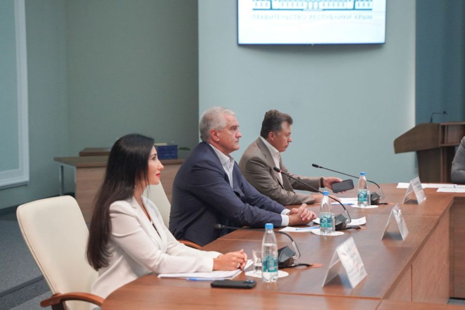 Анушаван Агаджанян: В Совете министров Республики Крым состоялось совместное заседание Совета по промышленности при Главе Республики Крым и коллегии Минпромторга Крыма под руководством Главы Республики Крым Сергея Аксёнова Анушаван Агаджанян: В Совете министров Республики Крым состоялось совместное заседание Совета по промышленности при Главе Республики Крым и коллегии Минпромторга Крыма под руководством Главы Республики Крым Сергея Аксёнова