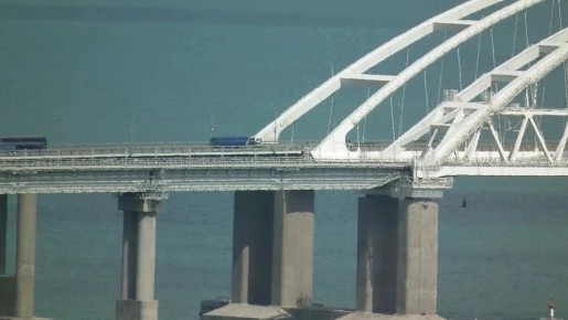 В очереди перед Крымским мостом с обеих сторон стоят 1510 авто