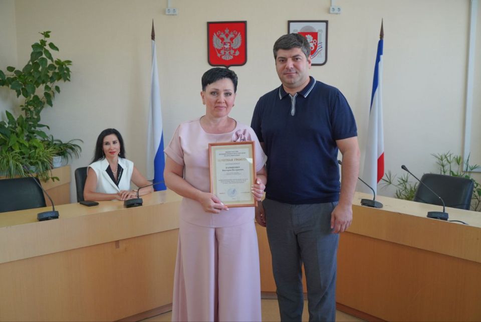 Анушаван Агаджанян наградил лучших представителей сферы торговли Анушаван Агаджанян наградил лучших представителей сферы торговли