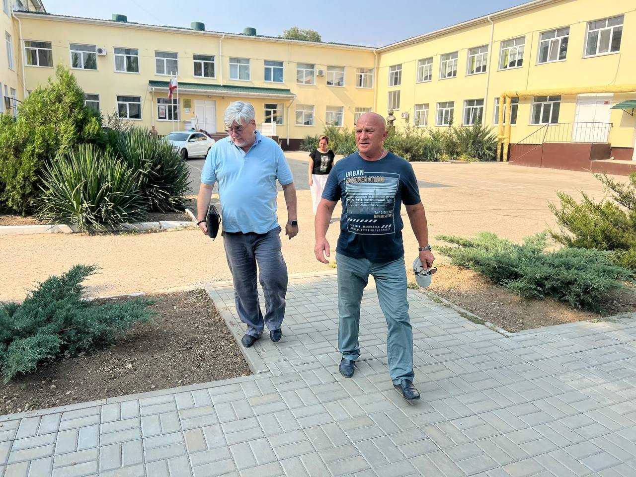 В школе № 7 проходит установка стелы памяти ребятам, героически погибшим при исполнении воинского долга. В школе № 7 проходит установка стелы памяти ребятам, героически погибшим при исполнении воинского долга.