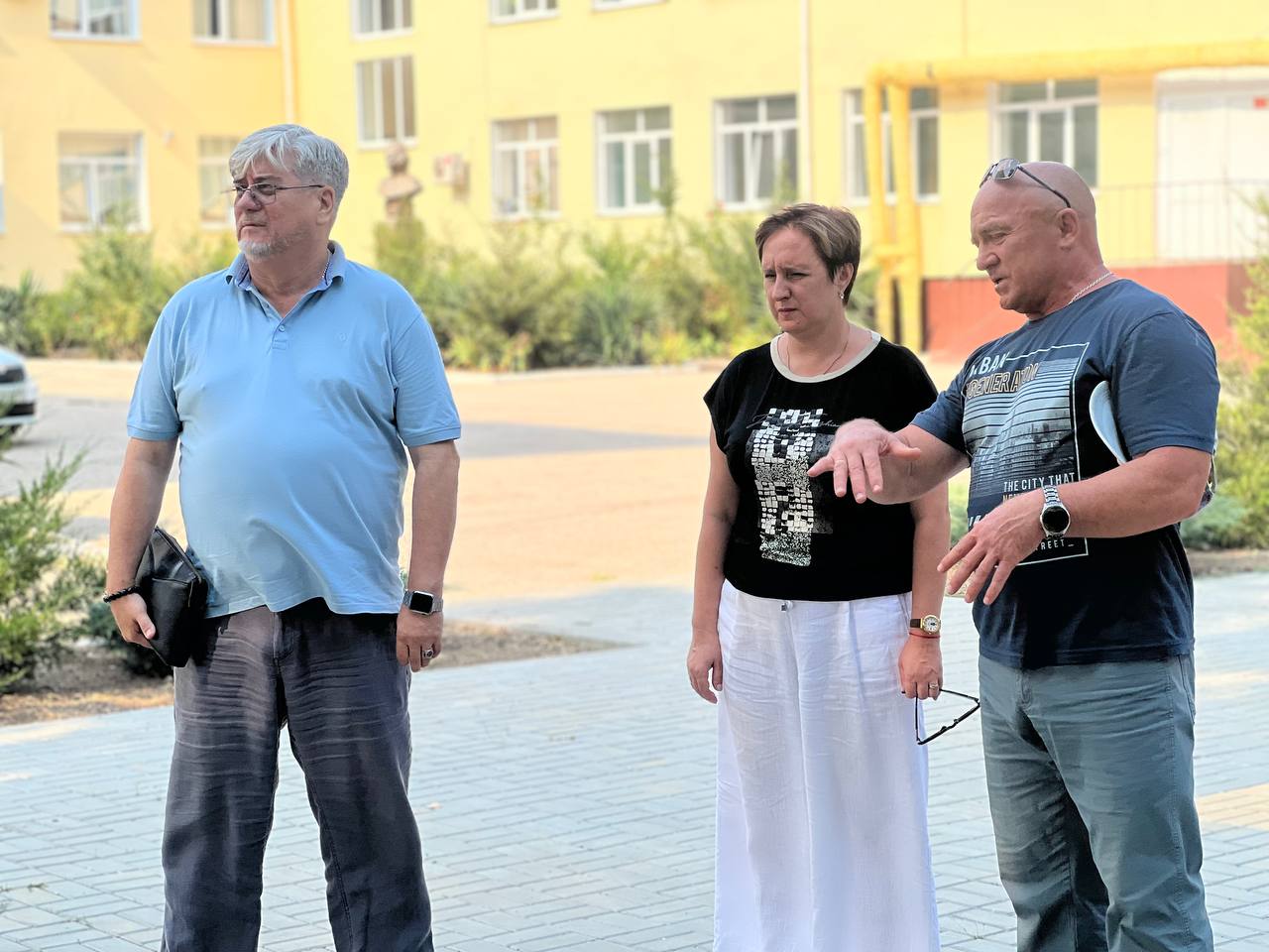 В школе № 7 проходит установка стелы памяти ребятам, героически погибшим при исполнении воинского долга. В школе № 7 проходит установка стелы памяти ребятам, героически погибшим при исполнении воинского долга.