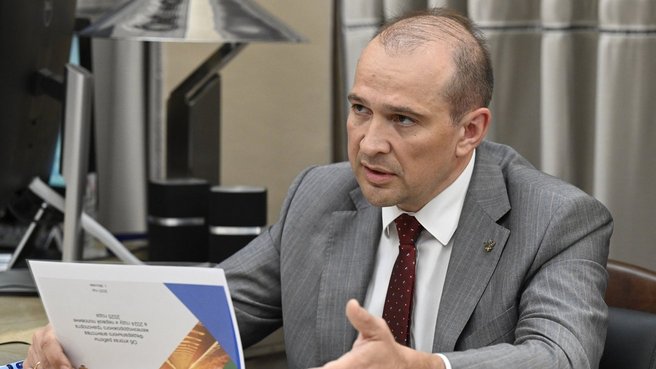 Встреча Михаила Мишустина с руководителем Федерального агентства железнодорожного транспорта Александром Сахаровым Встреча Михаила Мишустина с руководителем Федерального агентства железнодорожного транспорта Александром Сахаровым